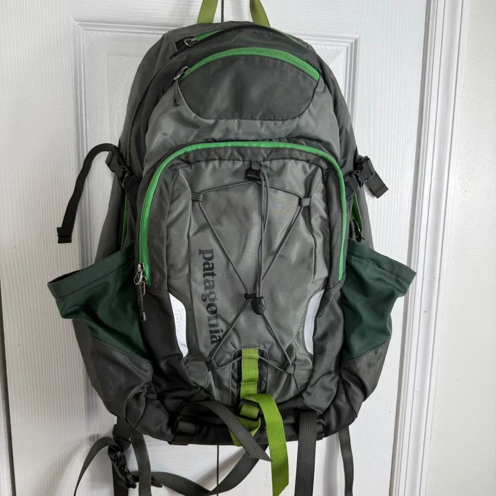 Patagonia Chacabuco 32L Backpack OS Grey Green Gorpcore Hiking Daypack